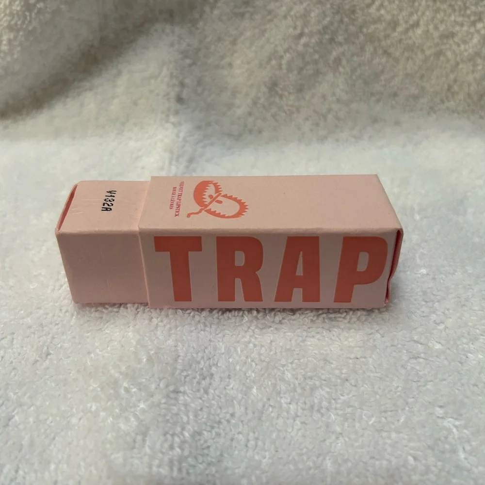 Jeffree Star Velvet Trap Lipstick -Color: Paleontologist‎